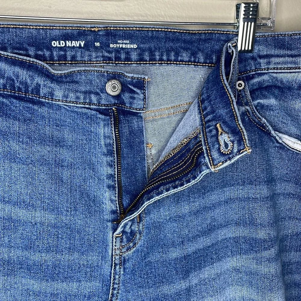 OLD NAVY Blue Jeans Mid Rise BOYFRIEND Medium Wash Skinny Leg 5 Pocket Denim 16